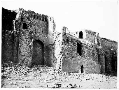 Fig. 87.—UKHEIḌIR, NORTH GATE, FROM OUTSIDE.