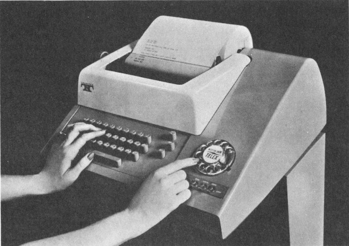 Телетайп это. Телекс Телеграф. Телепечатная машина Бодо. Телетайп 1930. Телекс аппарат.